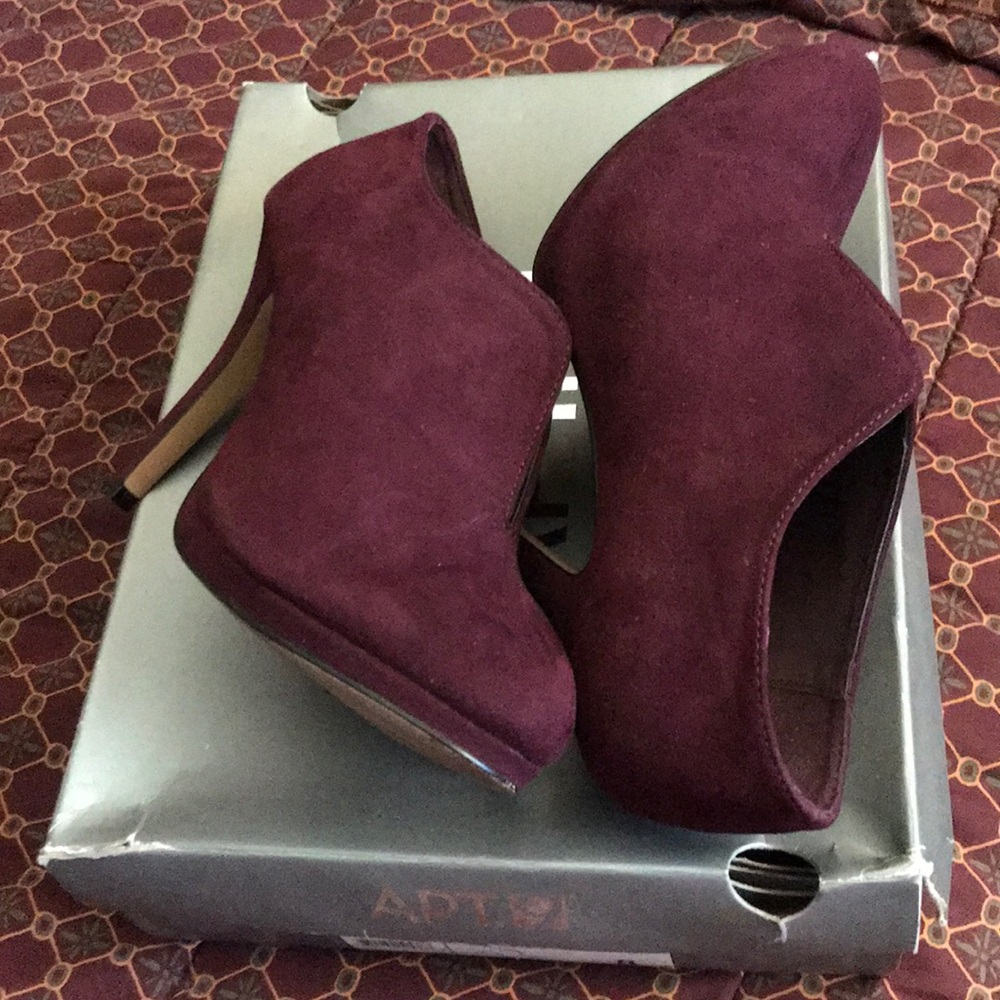 Shoes - Picture 7 of 9